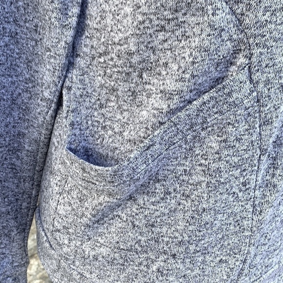 Old Navy Active Go-Dry Heathered Gray Mock Neck Sweater - Picture 5 of 13